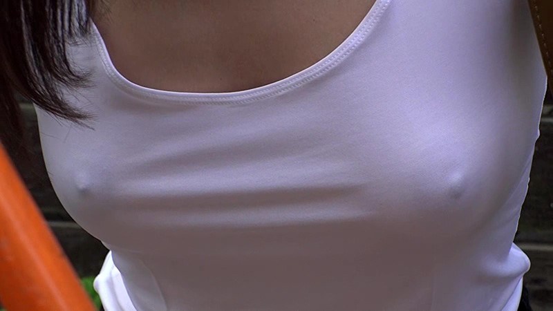 【胸ポチエロ画像】ノーブラって素晴らしい！着衣に浮き出した胸ポチ！ｗ 11