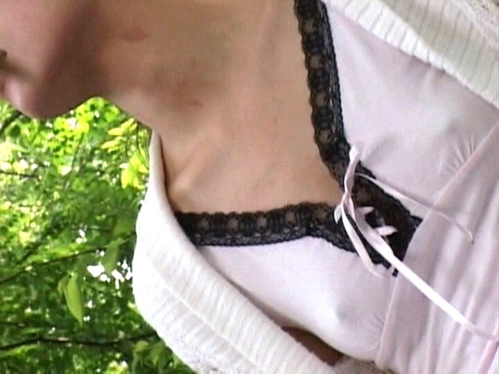 【胸ポチエロ画像】ノーブラって素晴らしい！着衣に浮き出した胸ポチ！ｗ 33